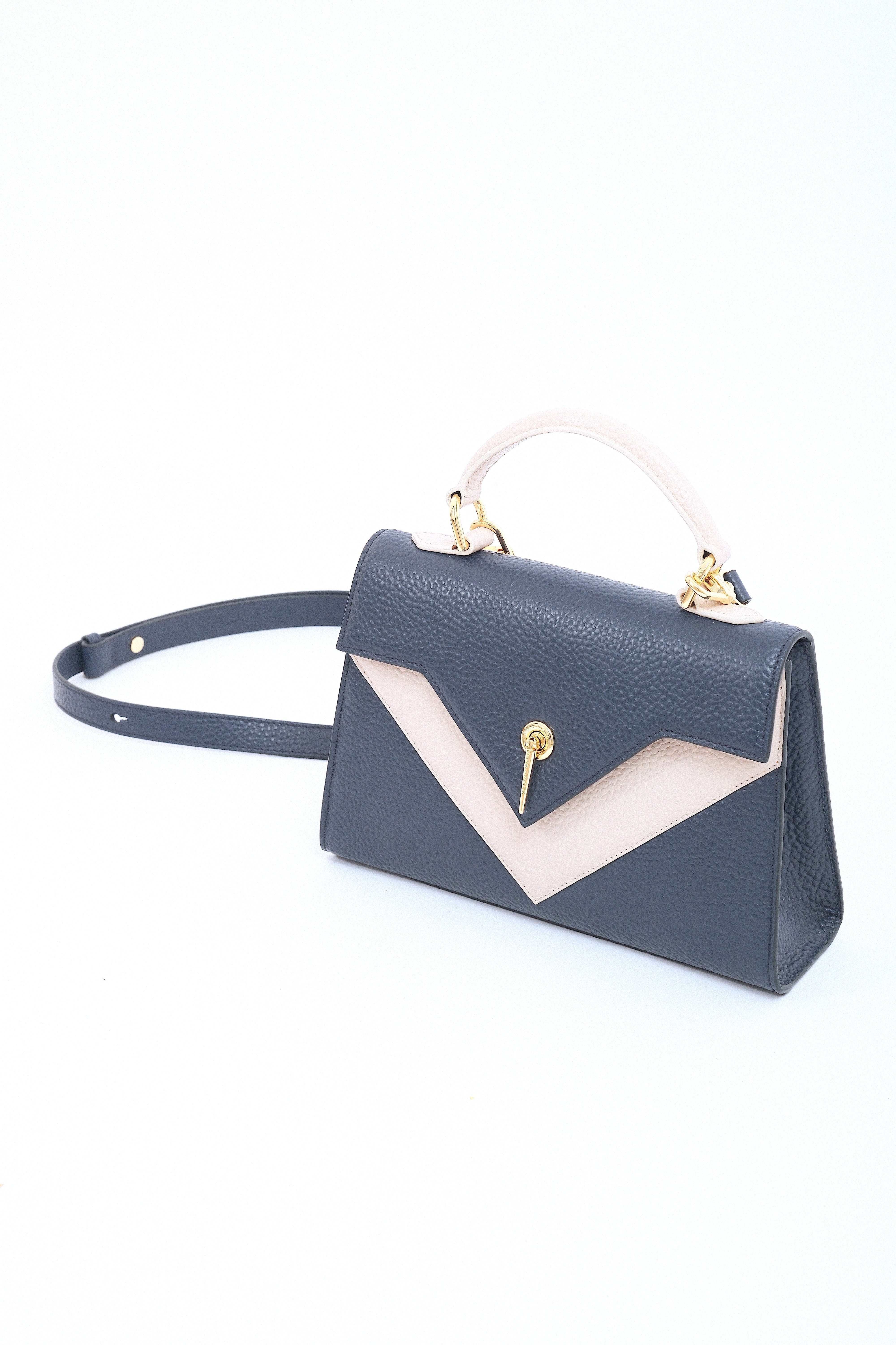 Delta Fold Dame