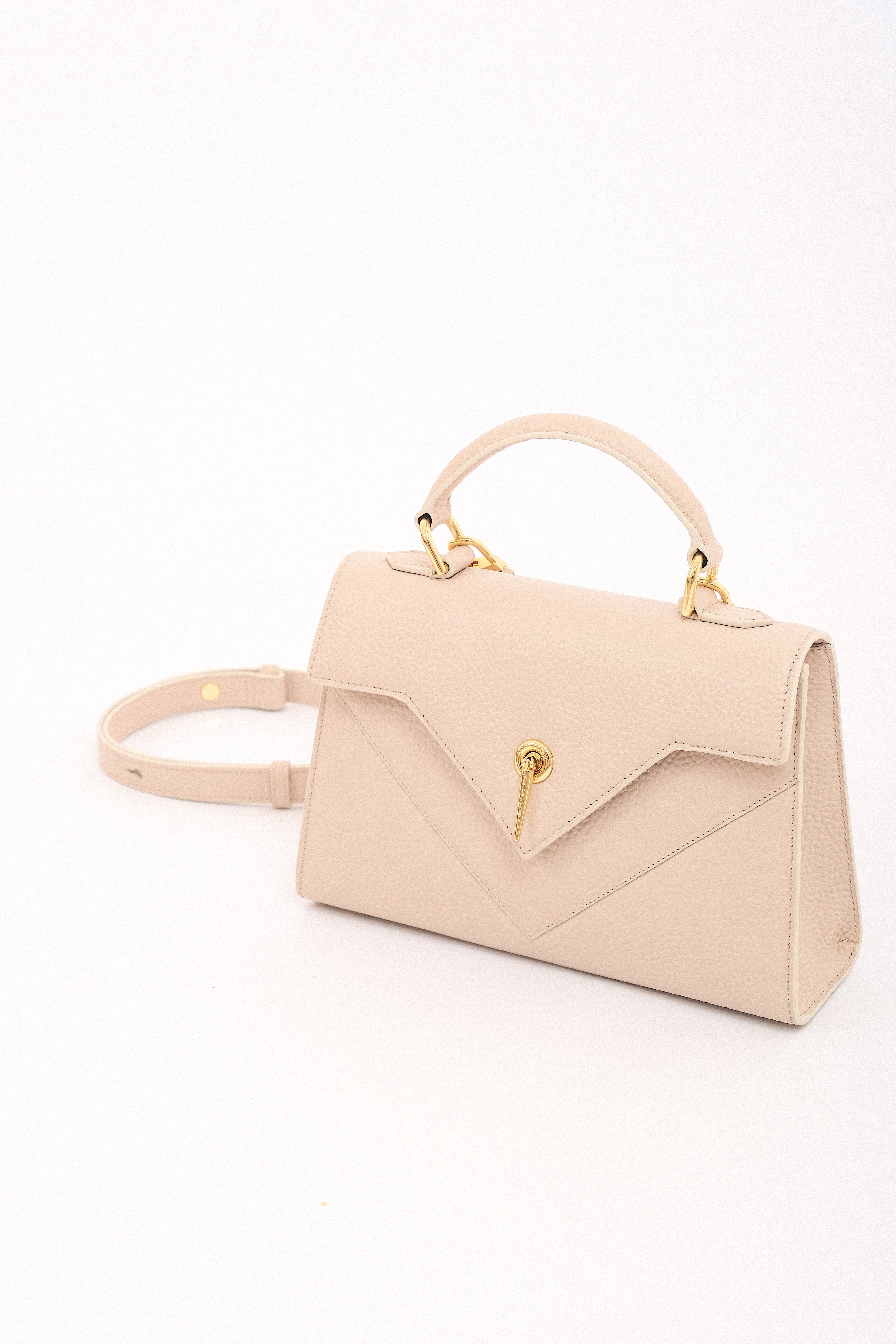 Delta Fold Dame