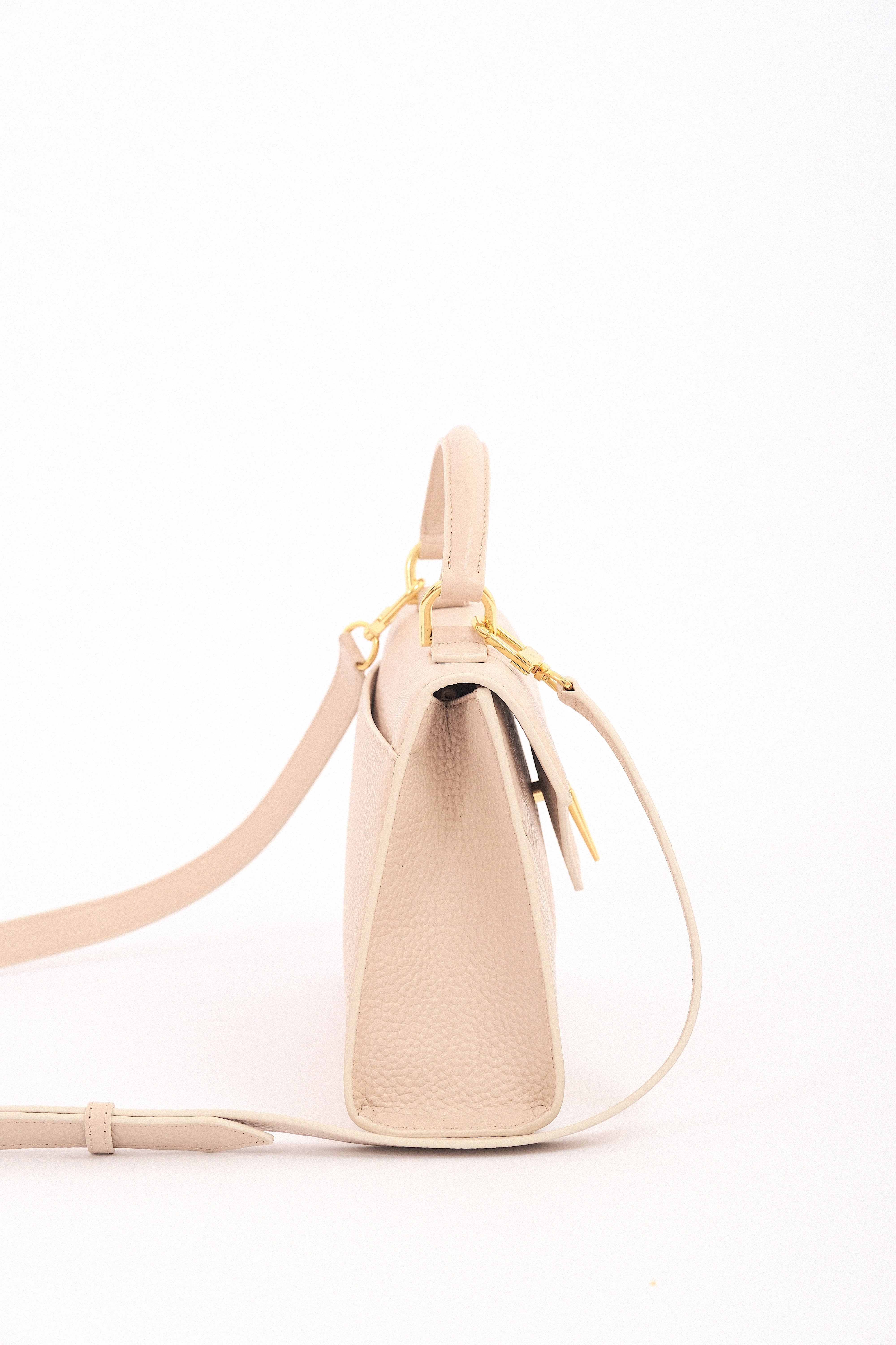 Delta Fold Dame