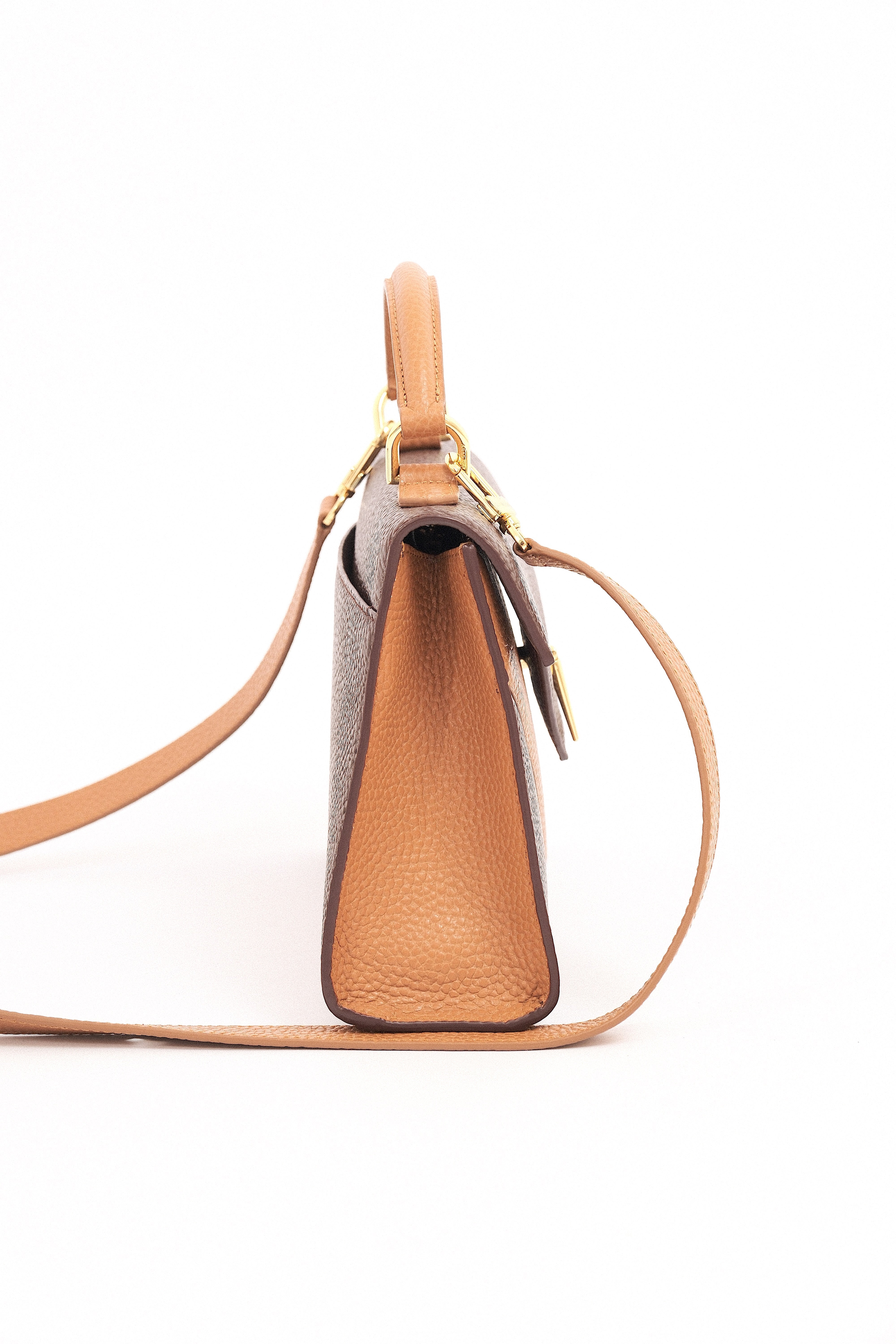 Delta Fold Dame
