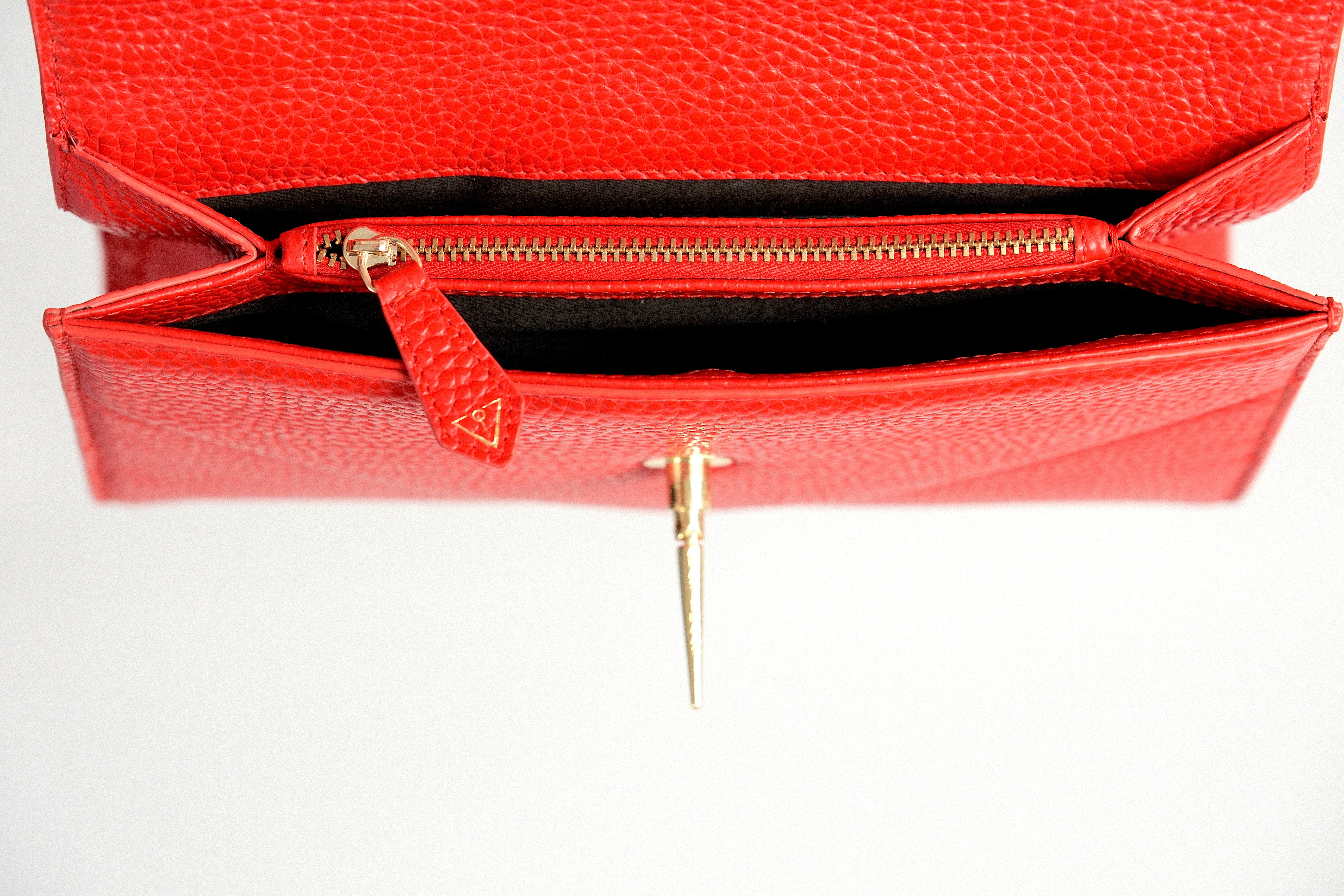 Delta Fold Dame